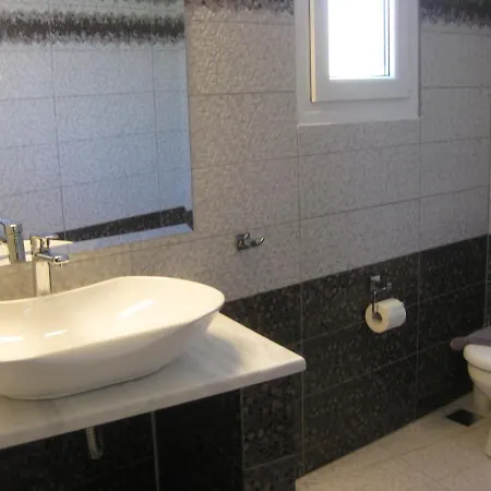 Restia * Áyios Pétros