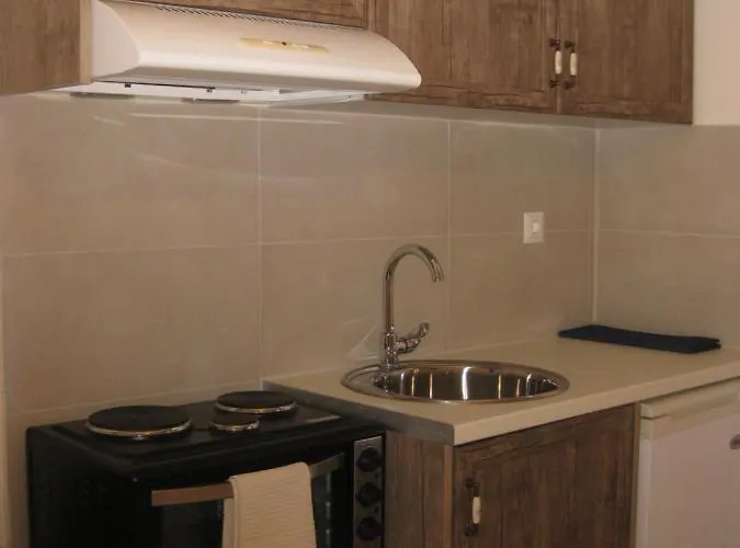 Restia * Áyios Pétros